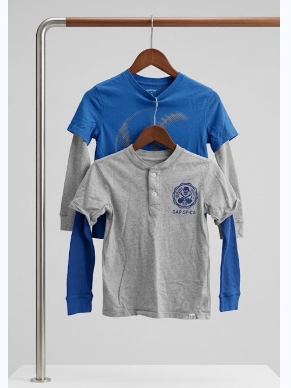 GAP kids like new condition, long sleeve shirts (bundl of 2) with thermal sleeve